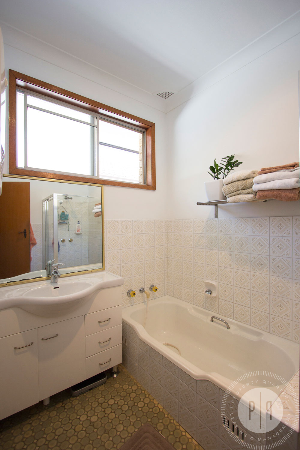 9-2-6-gladstone-street-bexley-bathroom