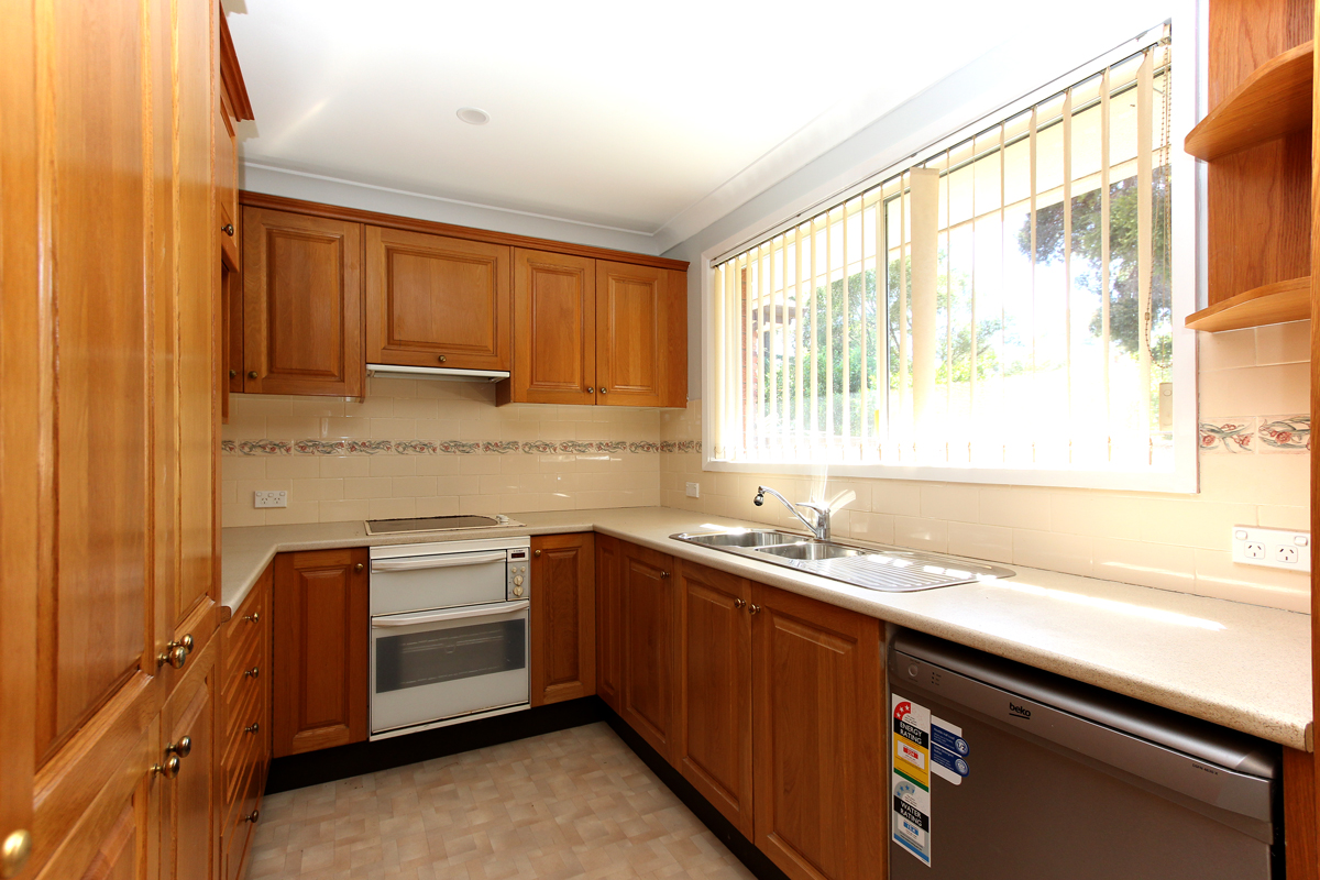 roselands-7-sandra-cres-kitchen