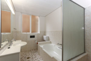 Kurraba Point 3 Billong St Bathroom