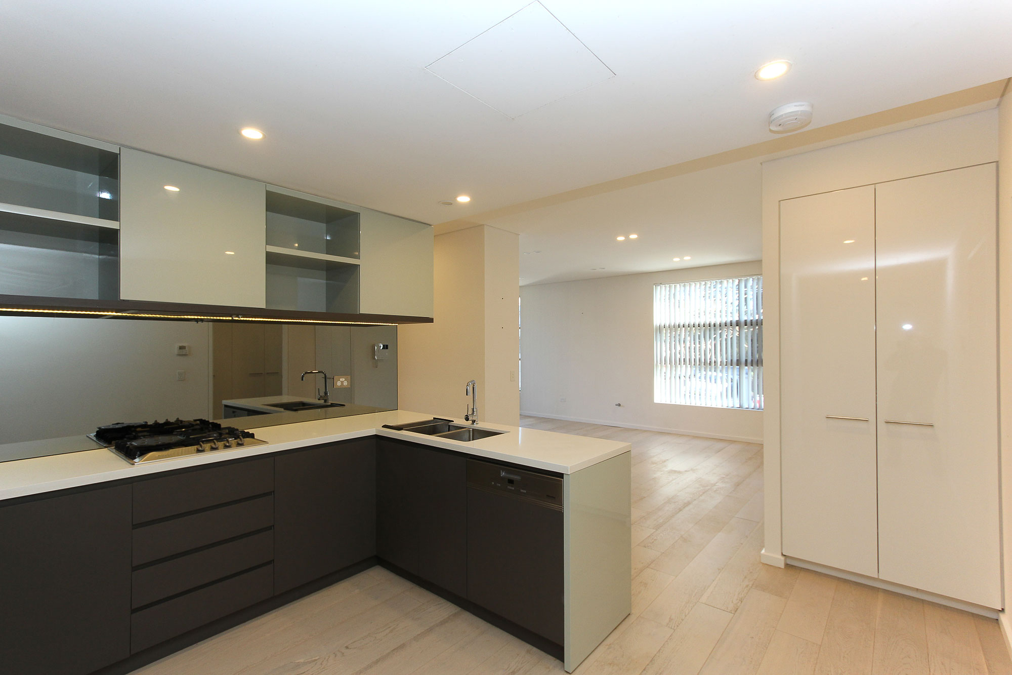 72 Alice St Newtown Kitchen-&-Living-area-web