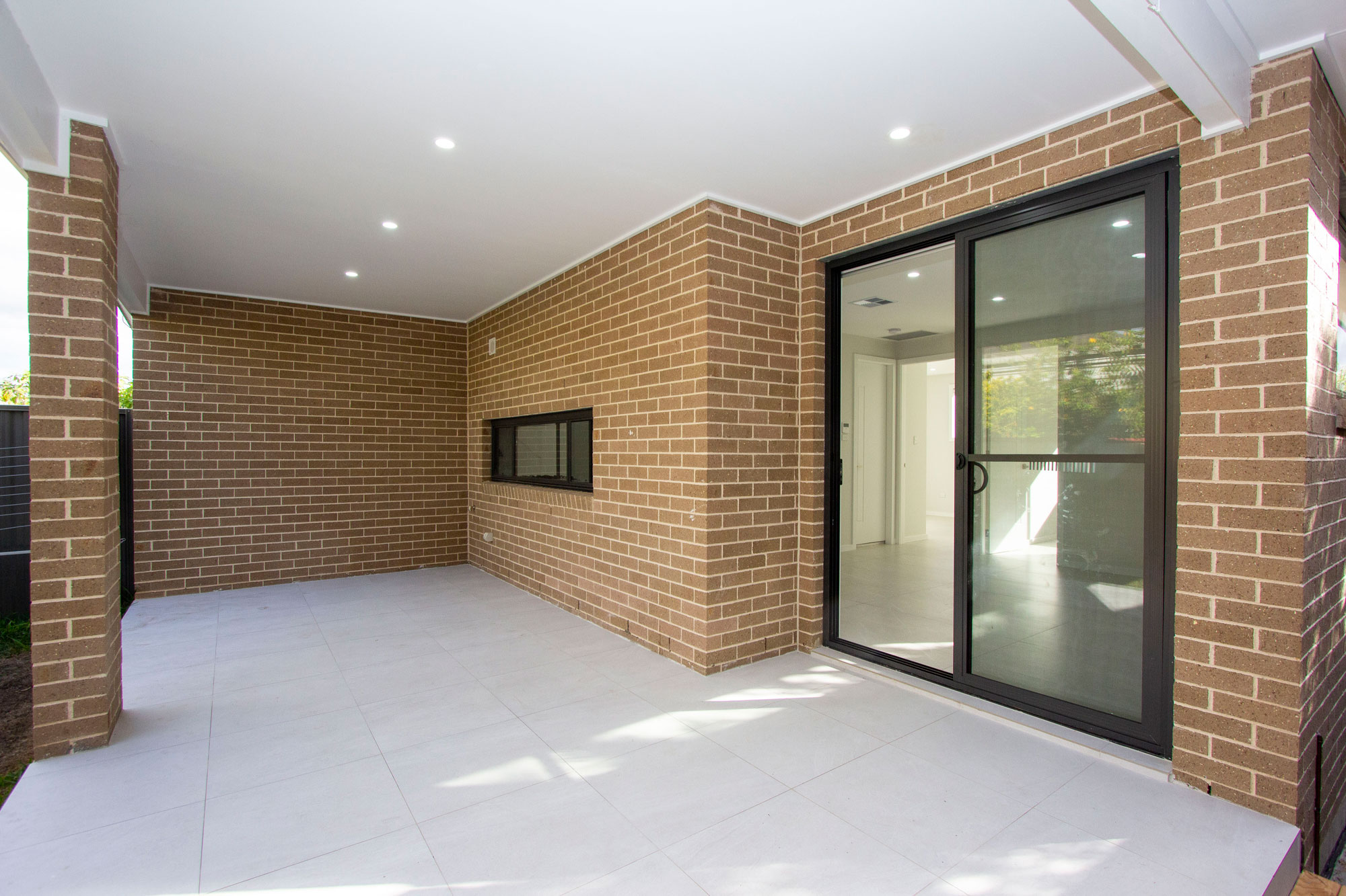 Exterior-web