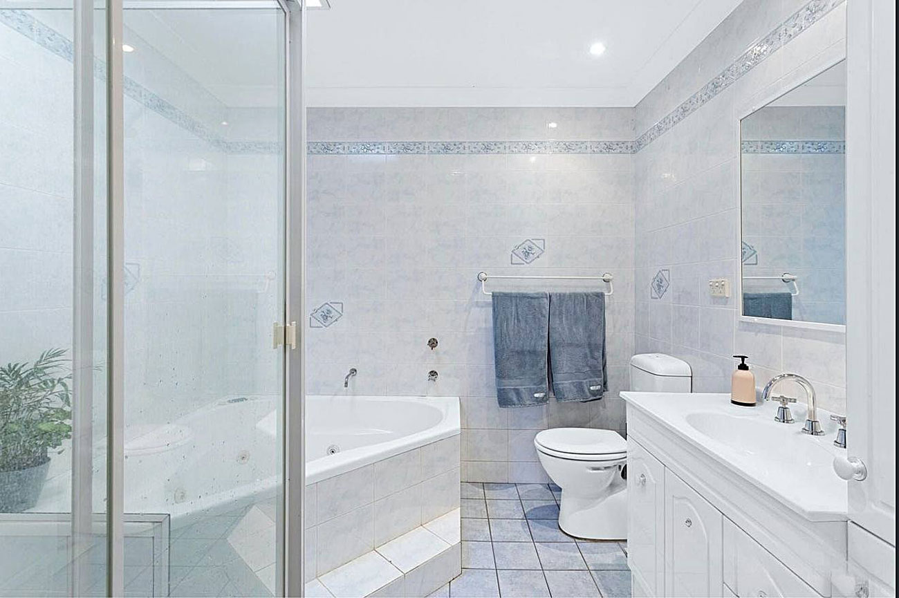 15-Mileham-Ave,-Baulkaham-Hills---Bathroom