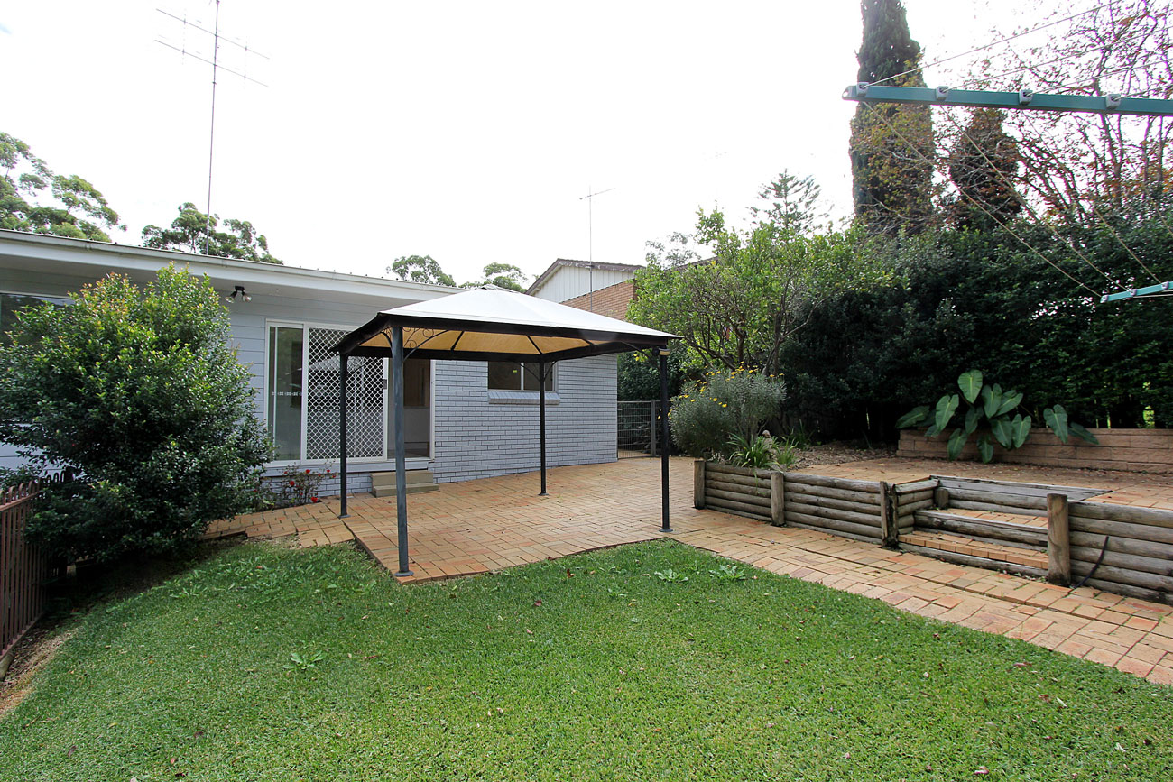 15-Mileham-Ave,-Baulkaham-Hills---Courtyard