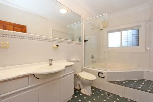 Ben-Boyd-101A-Bathroom-web