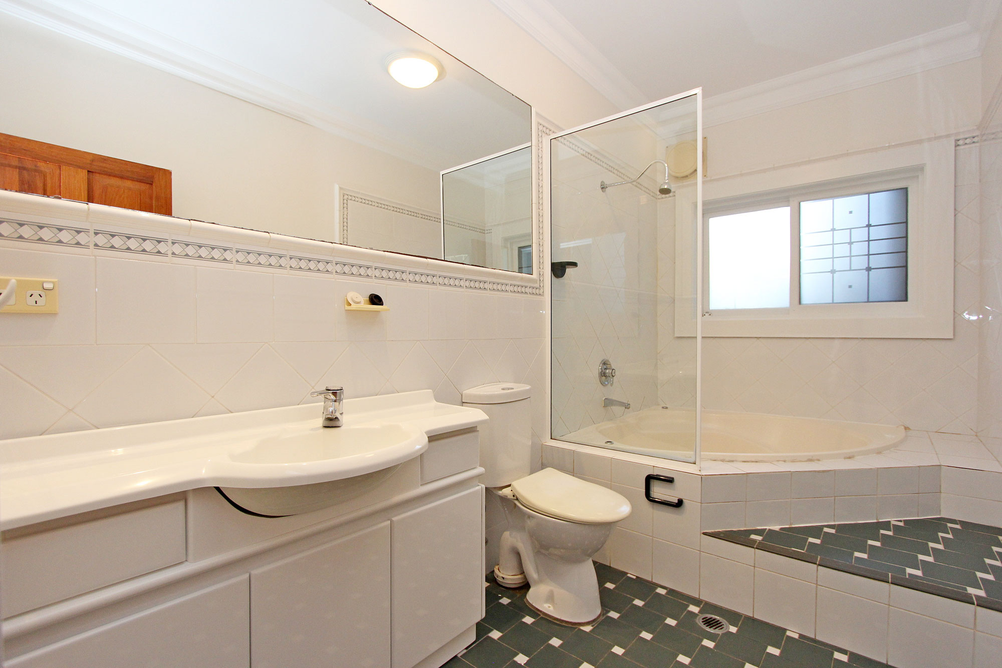 Ben-Boyd-101A-Bathroom-web